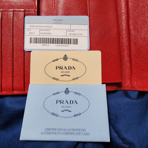 PRADA EUC SAFFIANO RED Wallet w/ authentication cards - Picture 6 of 10